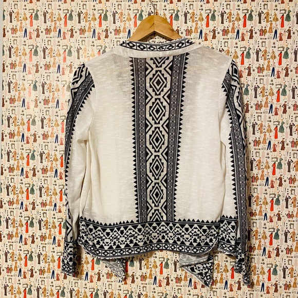 Sweet Wanderer cardigan 🖤 - Picture 2 of 3